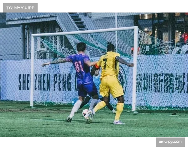 奥乌苏热身赛抢点击中立柱，深圳新鹏城定位球威胁持续